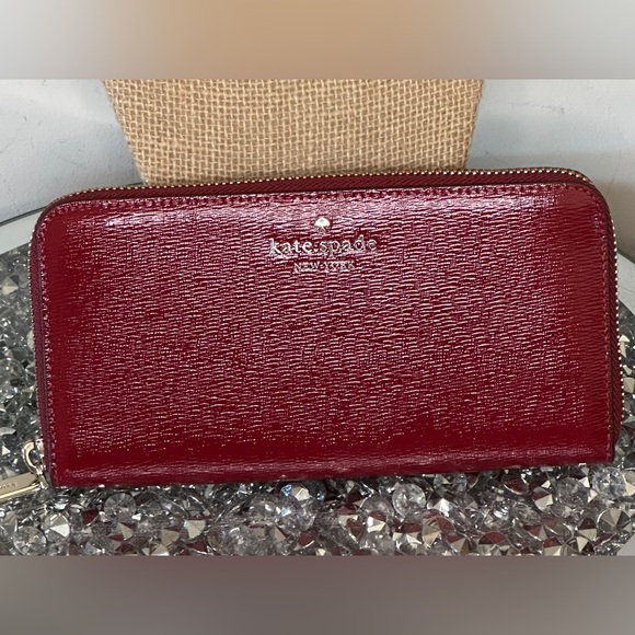 NWT Kate Spade Cedar Street Patent Lacey wallet. - Picture 2 of 8